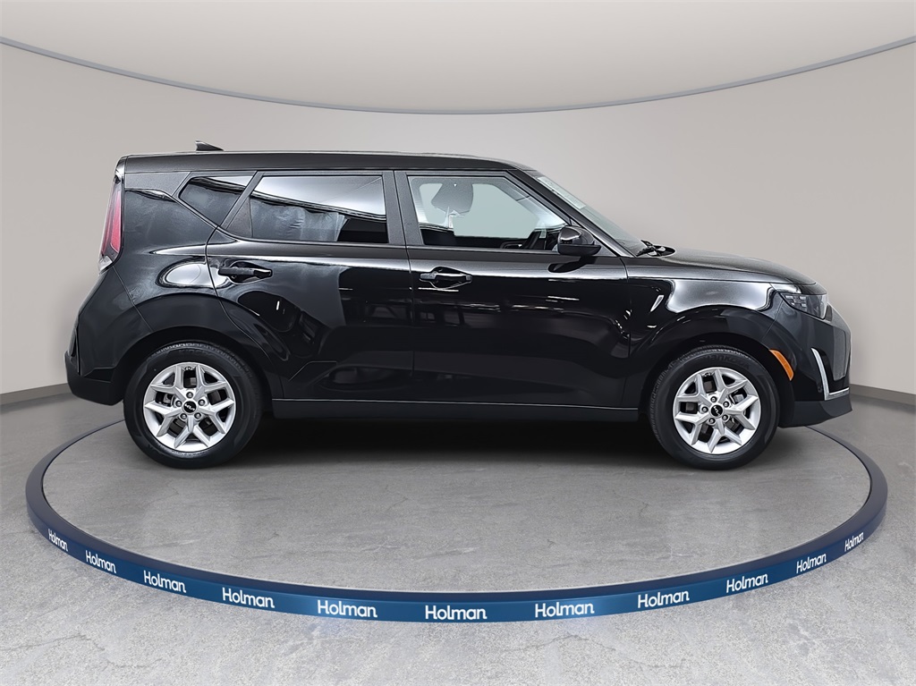 2024 Kia Soul LX photo 3
