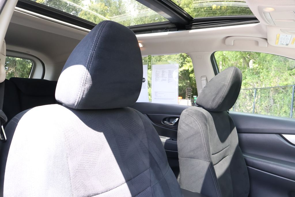 2016 Nissan Rogue SV photo 35
