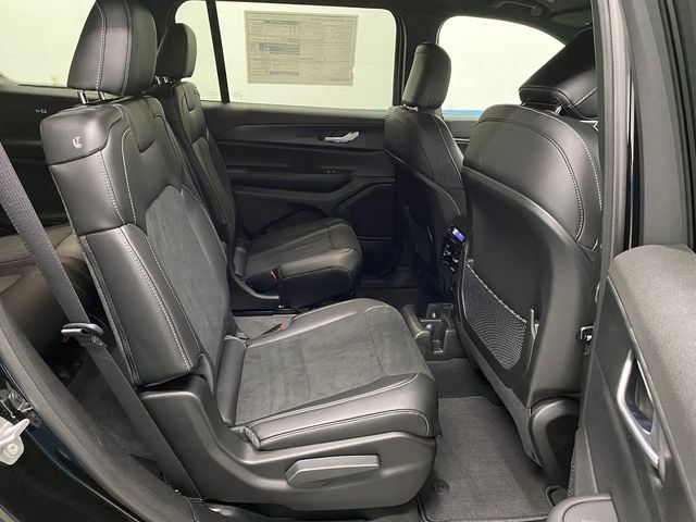 2025 Jeep Grand Cherokee Altitude photo 32