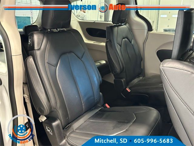 2017 Chrysler Pacifica Touring Plus photo 29