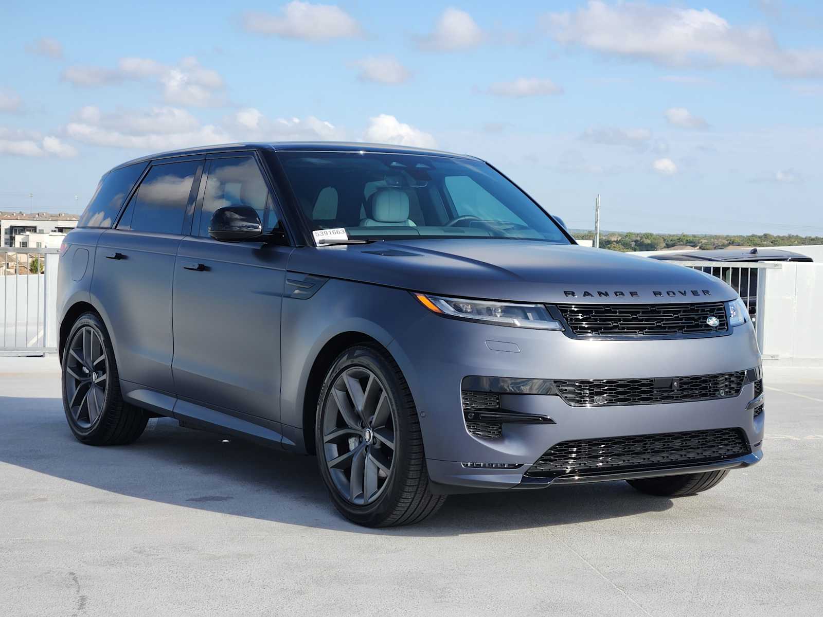 2025 Land Rover Range Rover Sport SE photo 3