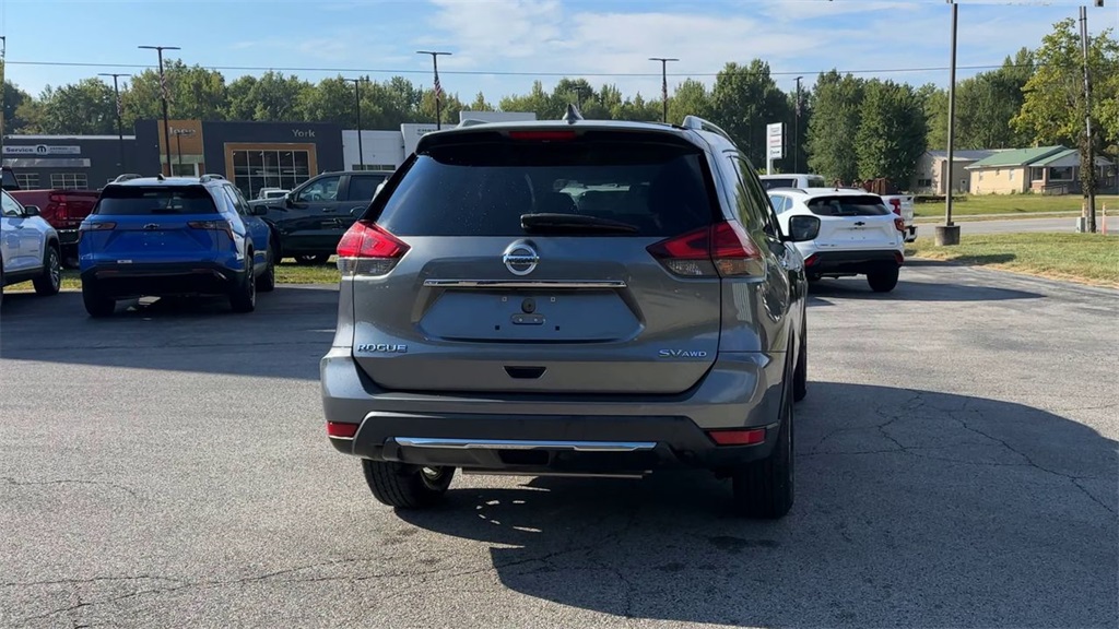 2017 Nissan Rogue SV photo 8