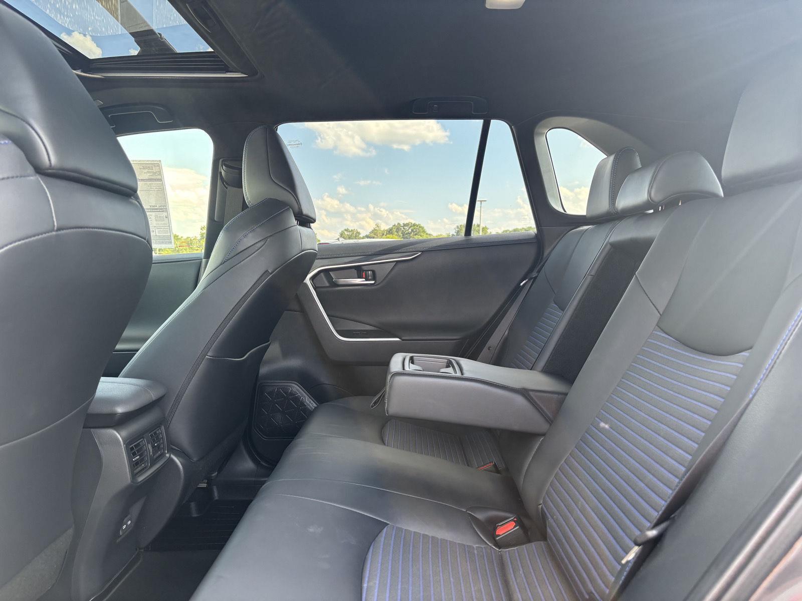 2023 Toyota RAV4 Hybrid XSE photo 17