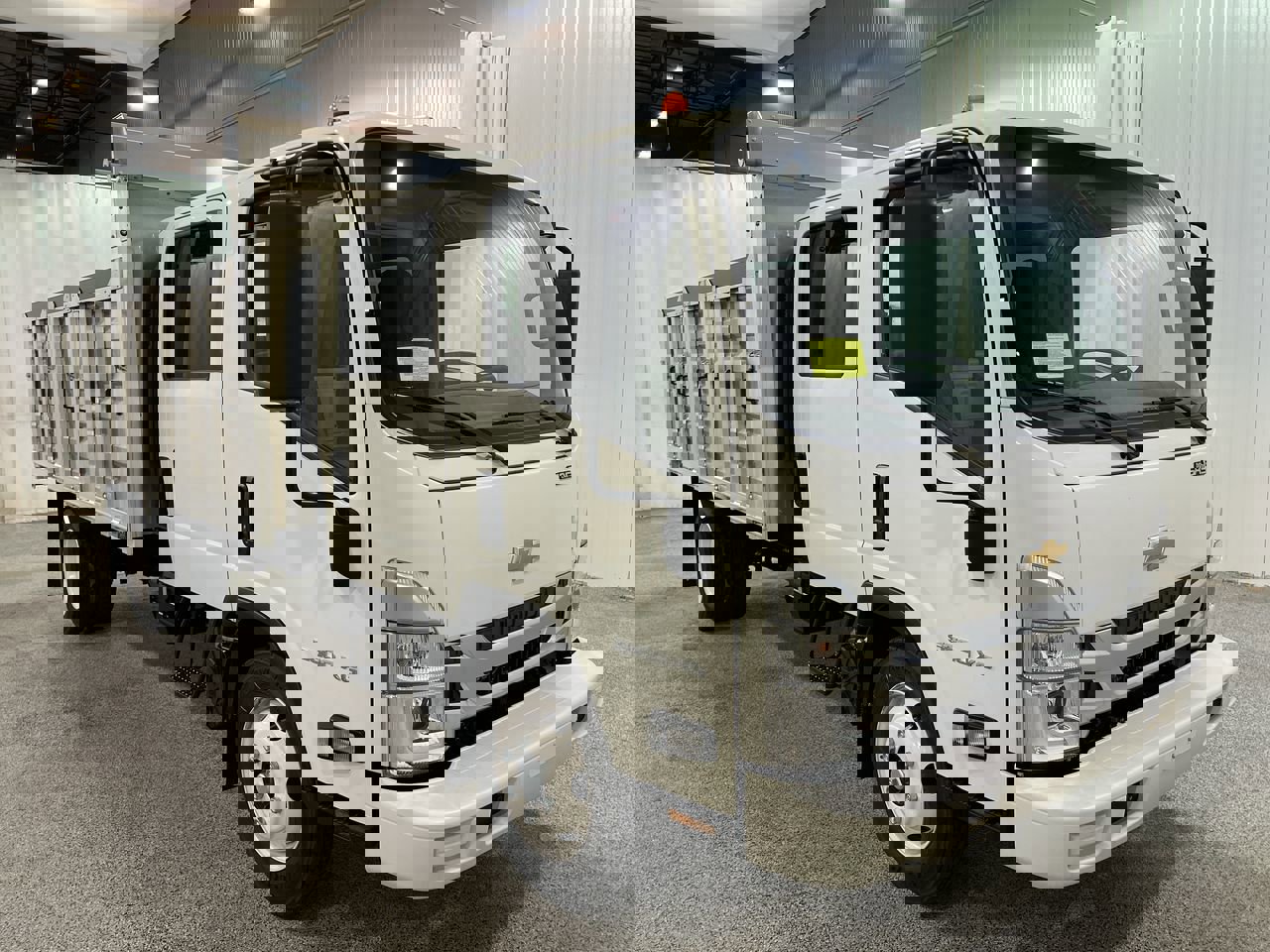 New 2025 Arc White Chevrolet BASE image 1