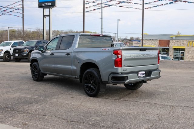 Used 2024 Gray Chevrolet Custom image 4