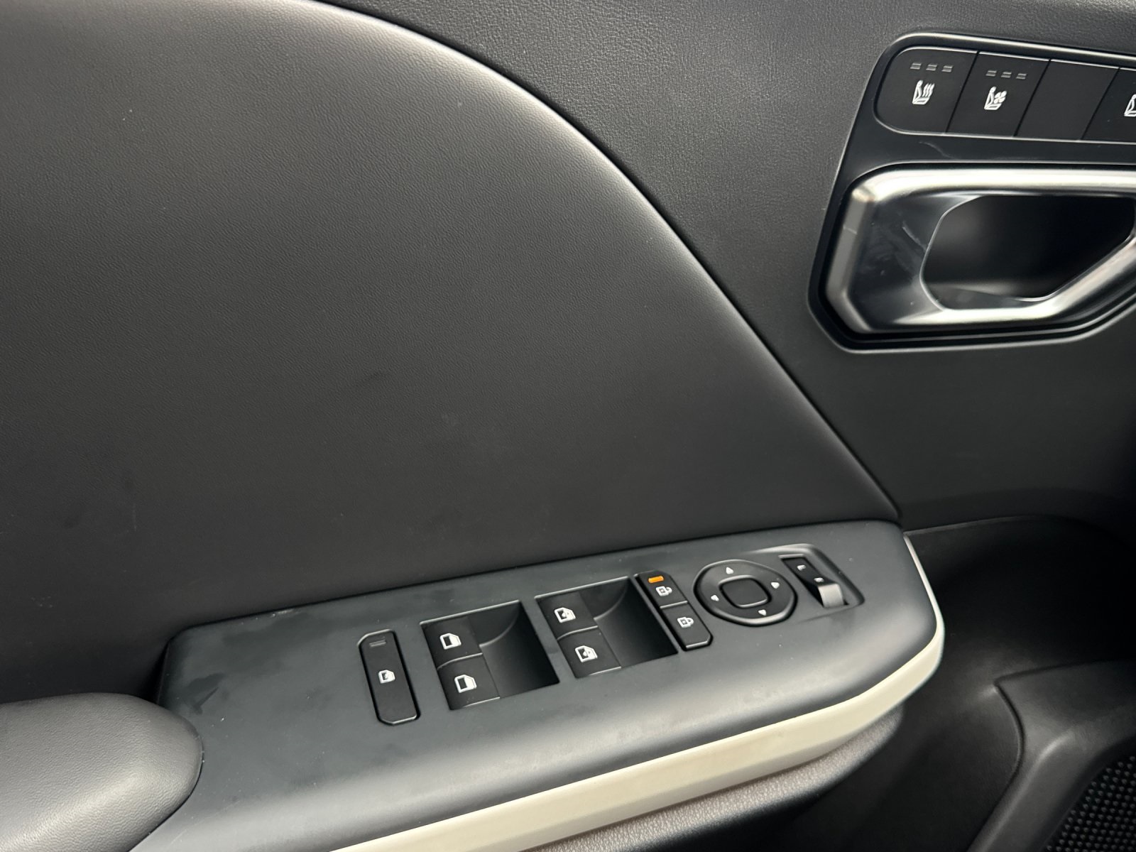 2025 Kia K4 GT-Line Turbo photo 9
