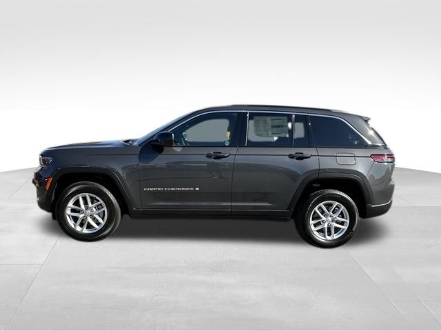 2025 Jeep Grand Cherokee Laredo X photo 3