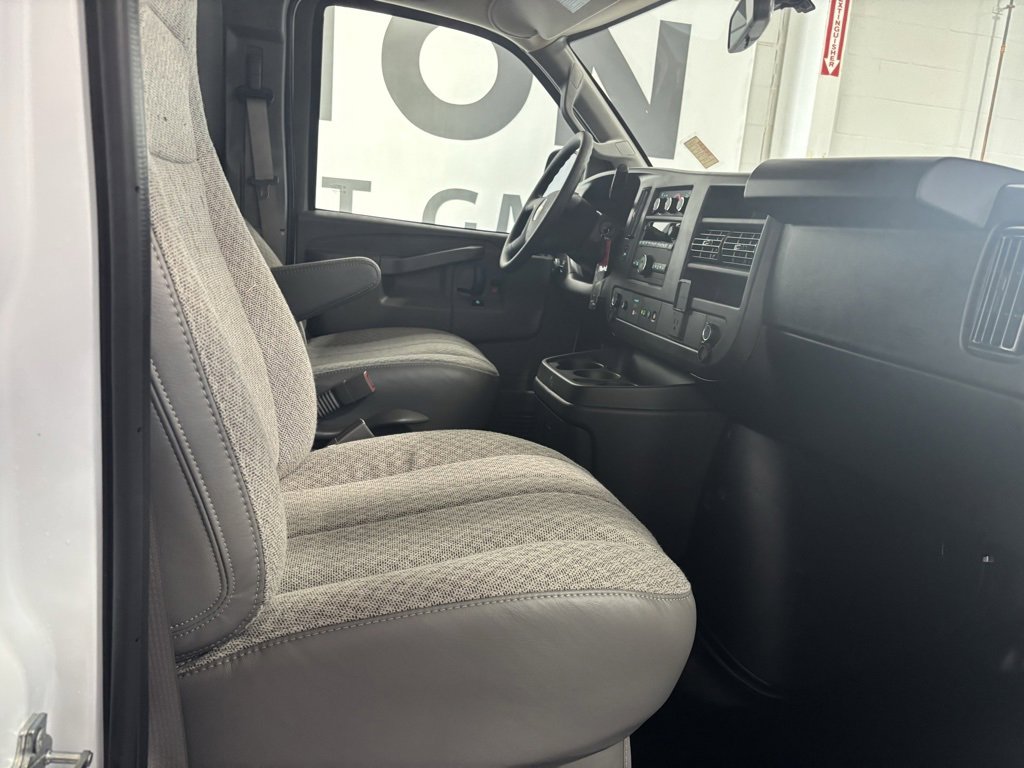 2025 Chevrolet Express Cargo 2500 photo 24