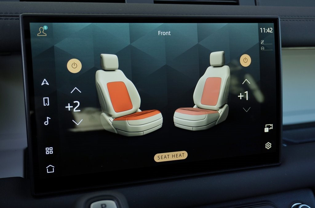 2025 LAND ROVER DEFENDER - Image 20