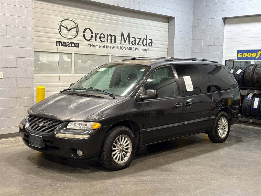 2000 Chrysler Town & Country LX's photo