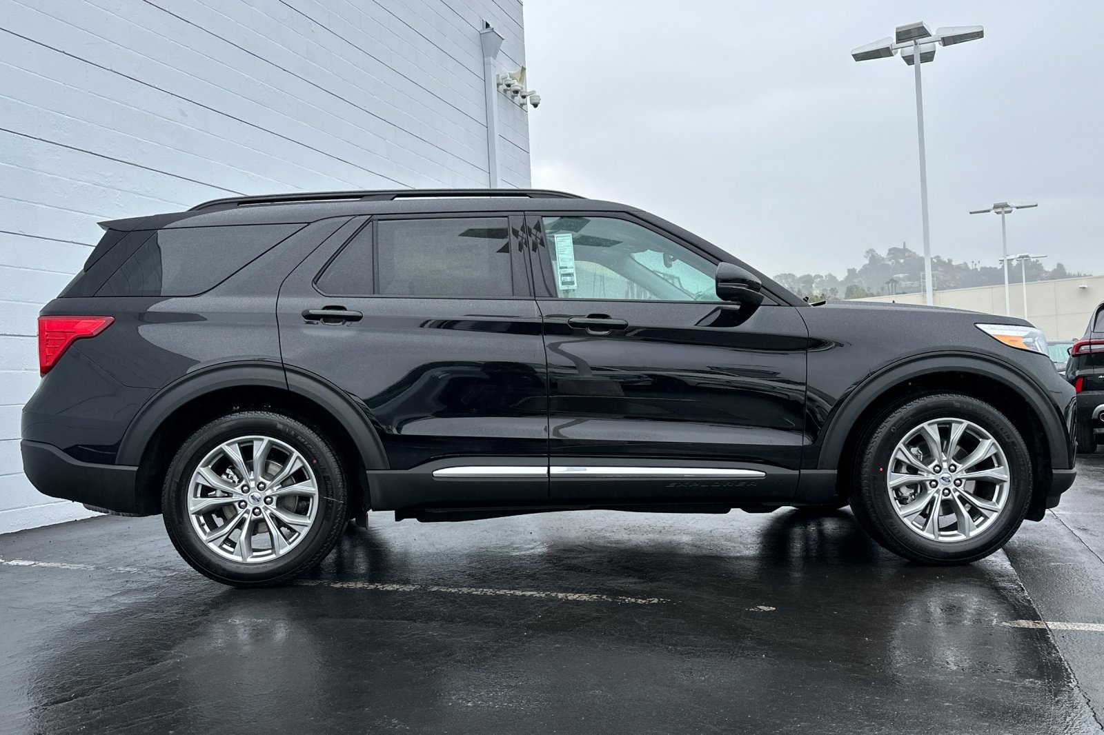 2024 Ford Explorer XLT photo 2