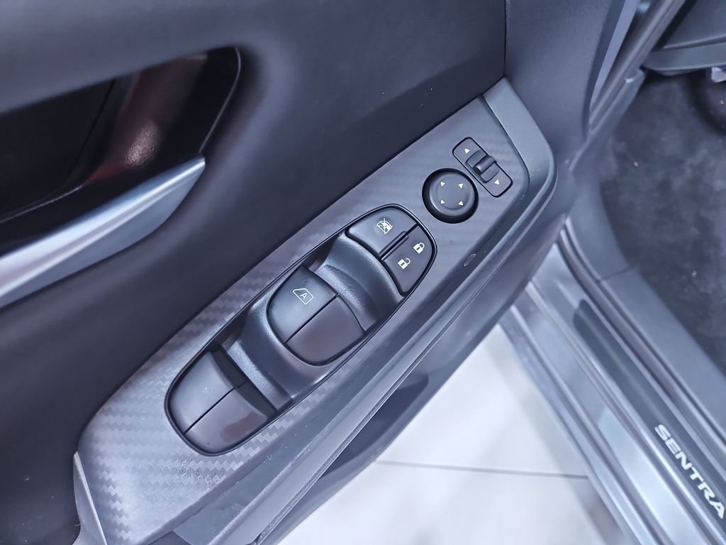 2025 Nissan Sentra SV photo 11