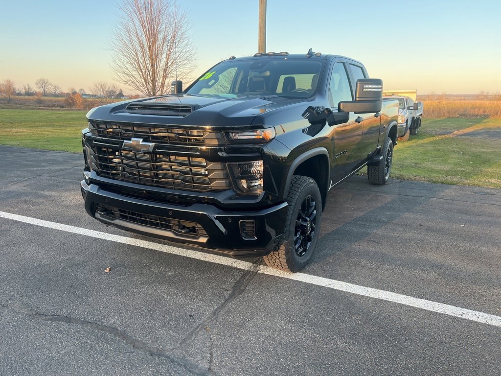 2026 Chevrolet Silverado 2500HD Custom photo 3