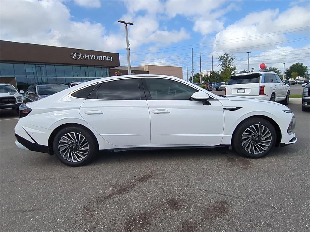 2025 Hyundai Sonata Hybrid SEL photo 4
