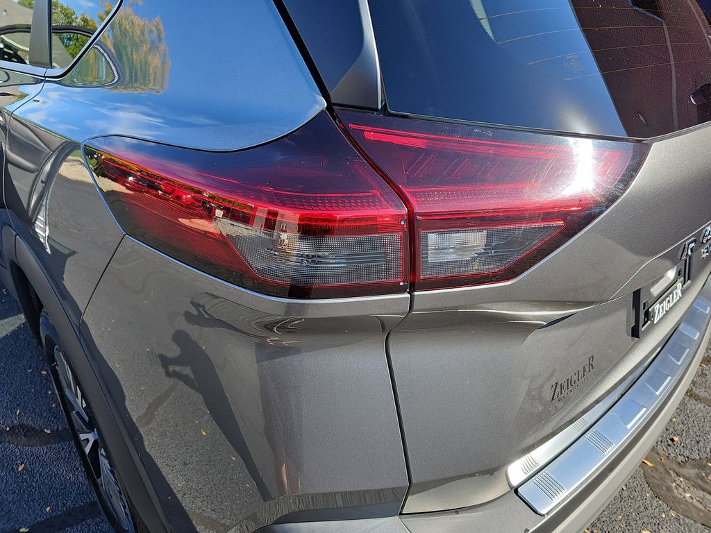 2022 Nissan Rogue SV photo 34