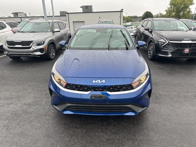 2023 Kia Forte LXS photo 2
