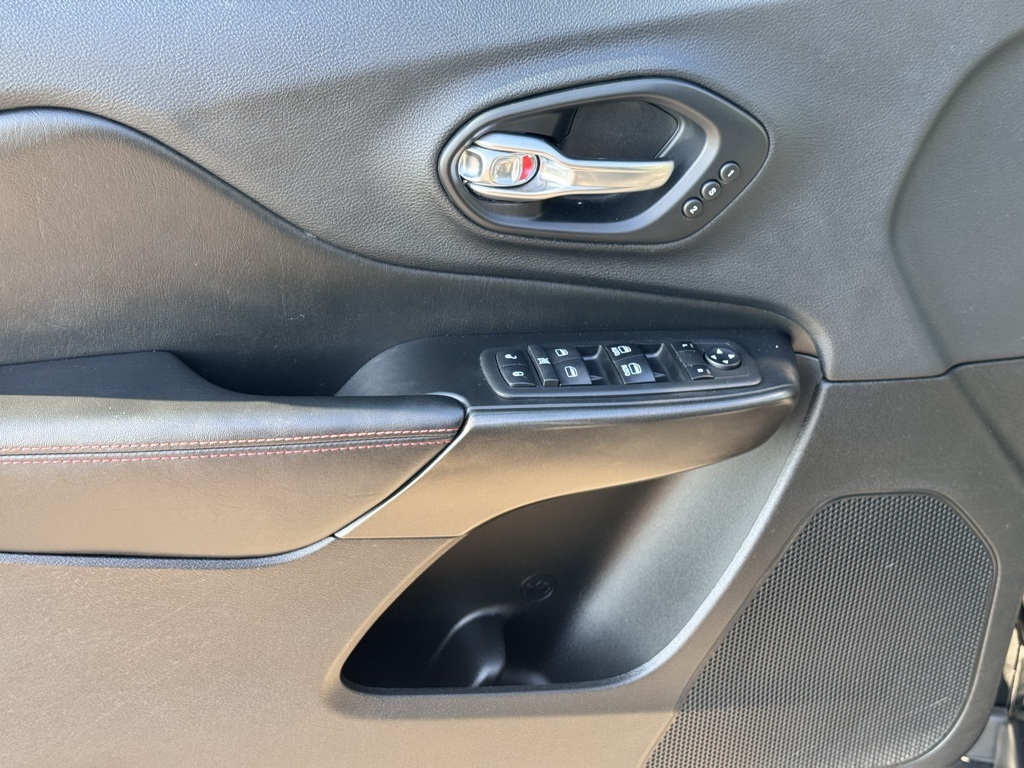 2019 Jeep Cherokee Trailhawk photo 16