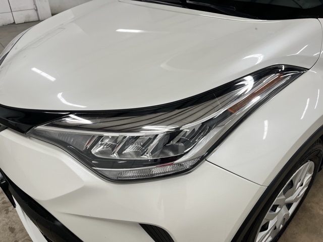 2021 Toyota C-HR LE photo 8