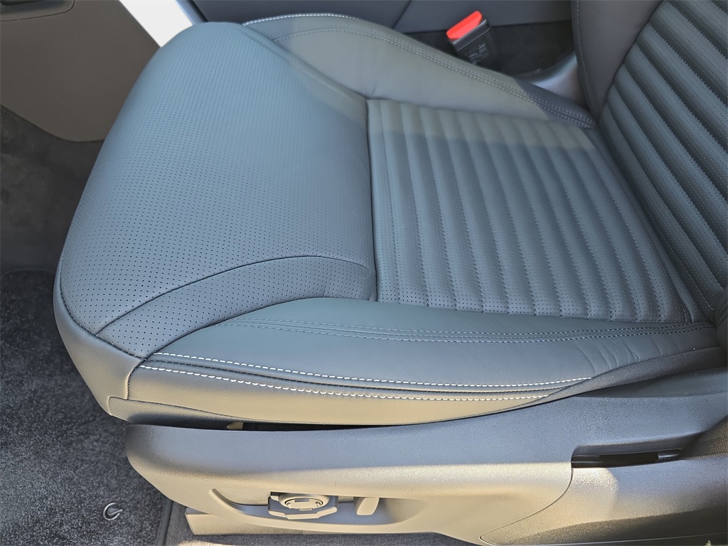 2025 Land Rover Discovery Metropolitan Edition photo 25