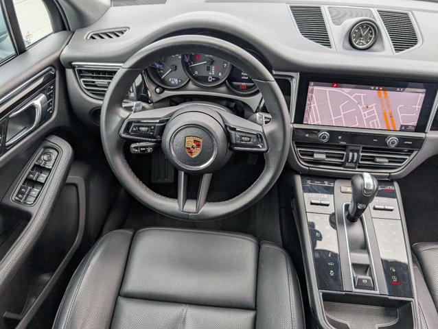 2023 Porsche Macan T photo 19