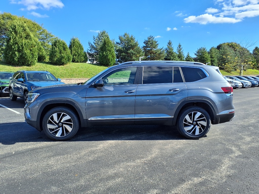 2025 Volkswagen Atlas SEL photo 3