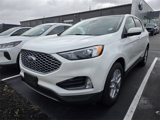 2023 Ford Edge SEL photo 2