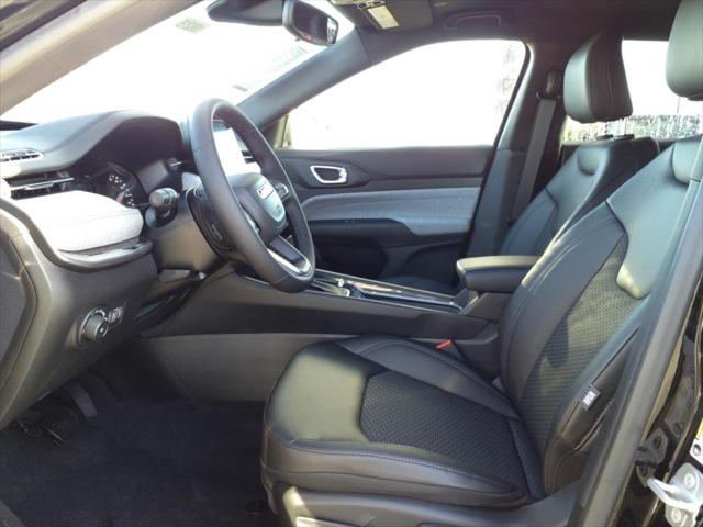 2025 Jeep Compass Latitude photo 4