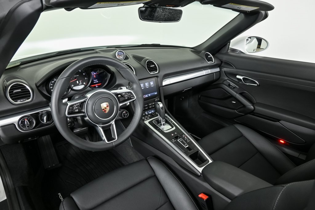 2025 Porsche Boxster photo 4