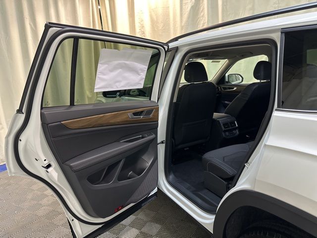 2026 Volkswagen Atlas SE photo 25