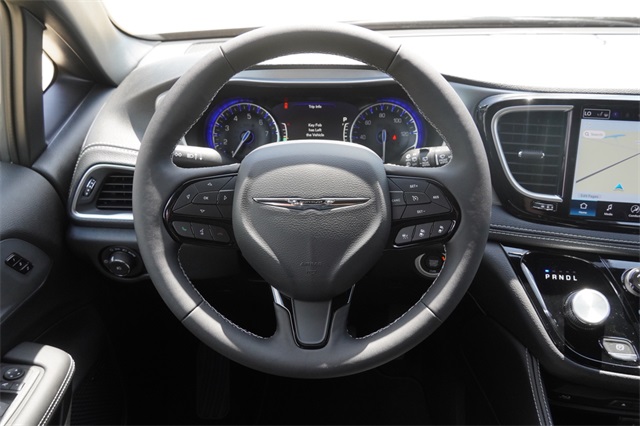 2025 Chrysler Pacifica Limited photo 16