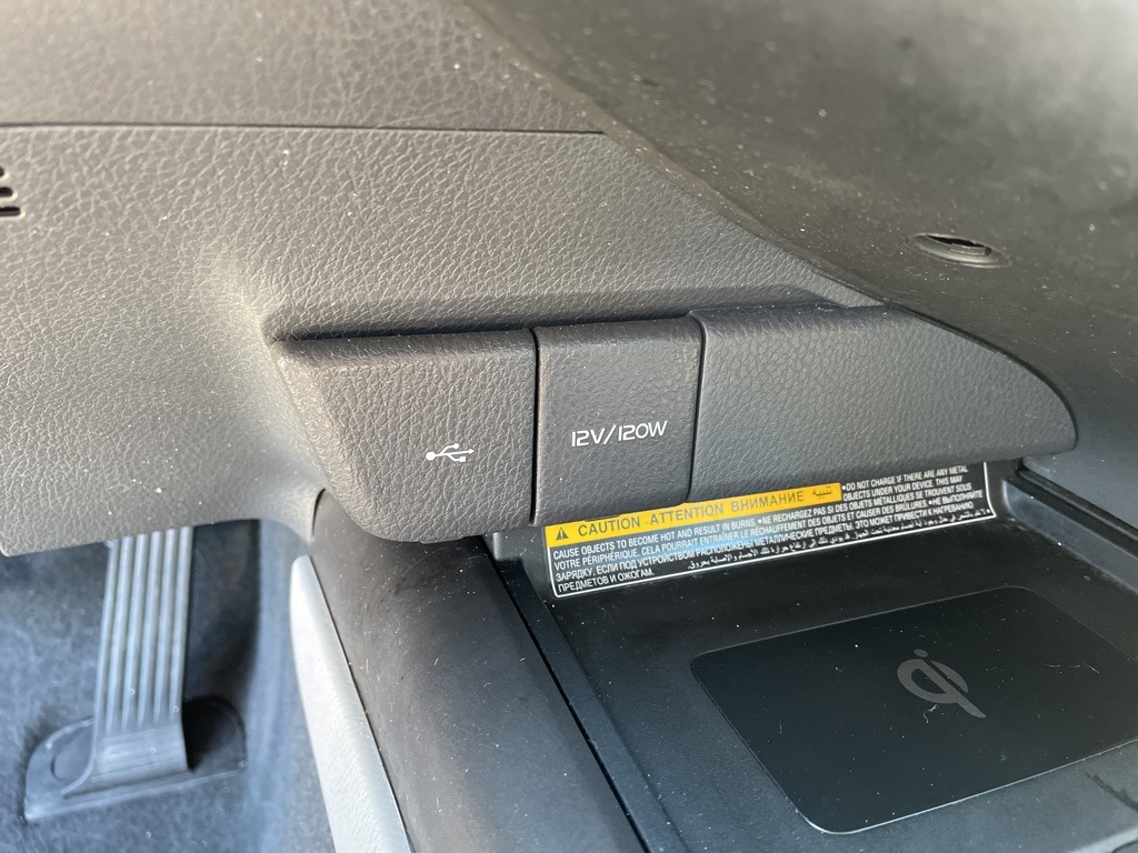 2021 Toyota Camry Hybrid LE photo 9
