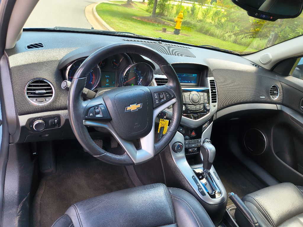 2011 Chevrolet Cruze LTZ photo 15