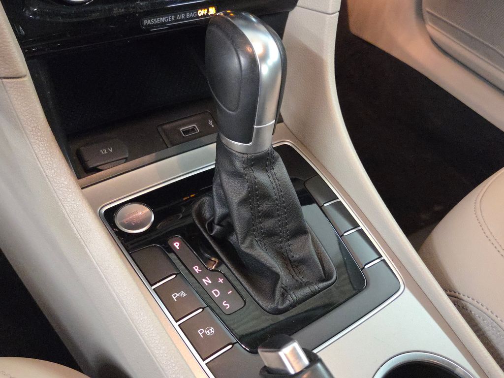 2020 Volkswagen Passat 2.0T SEL photo 20