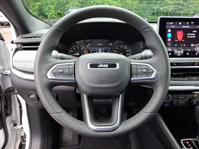 2023 Jeep Compass Latitude Lux photo 19