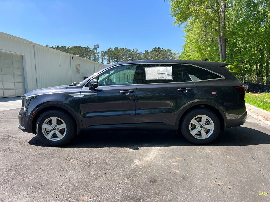 2025 Kia Sorento LX photo 3