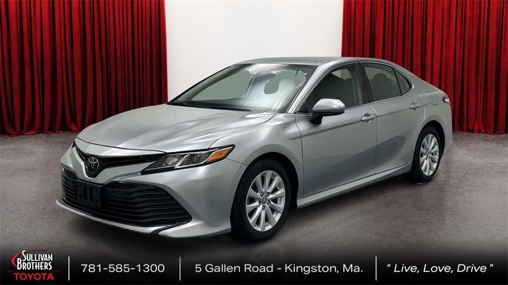 2019 Toyota Camry LE's photo