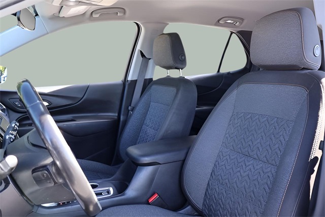 2022 Chevrolet Equinox LT photo 2