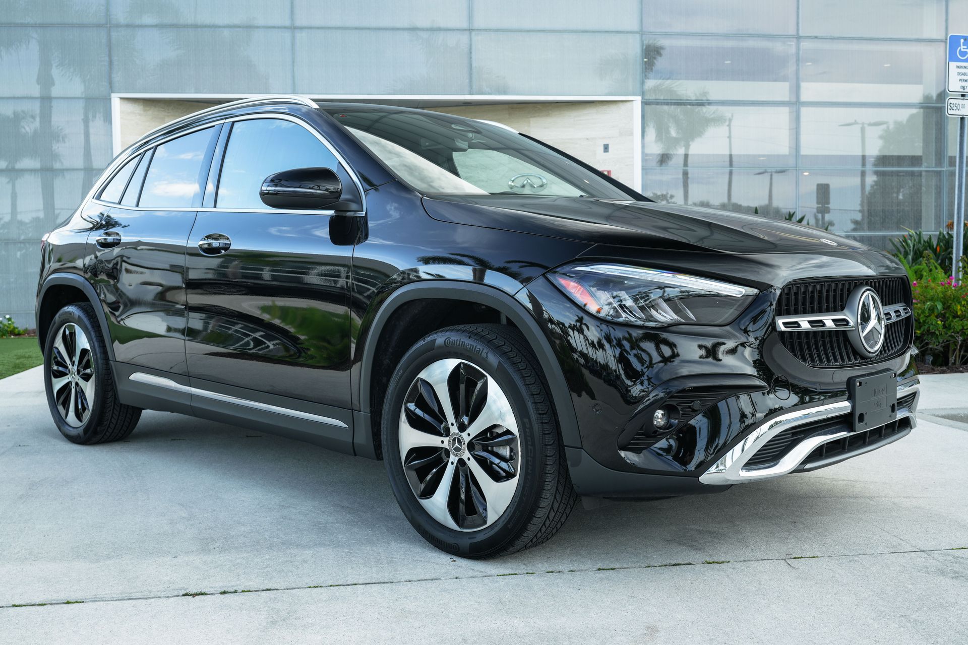 2025 Mercedes Benz GLA 250 4MATIC photo 2