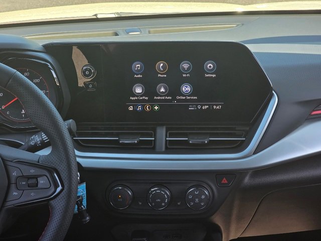 2025 Chevrolet Trax photo 3