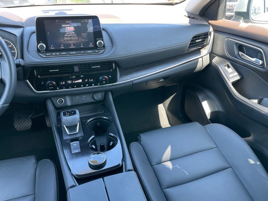 2023 Nissan Rogue SL photo 9