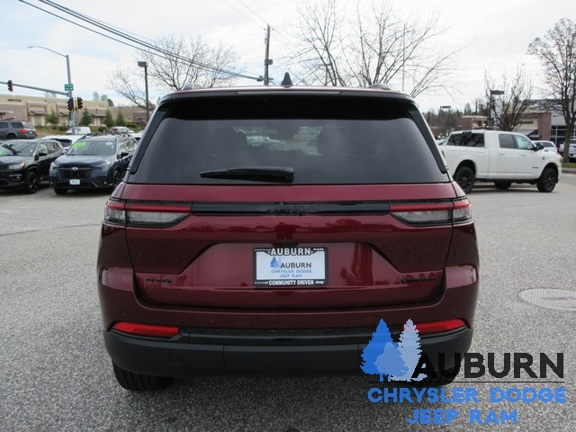 2025 Jeep Grand Cherokee Limited photo 3