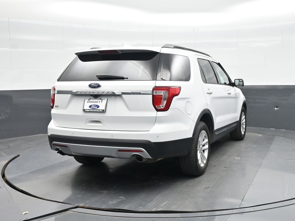 2017 Ford Explorer XLT photo 2