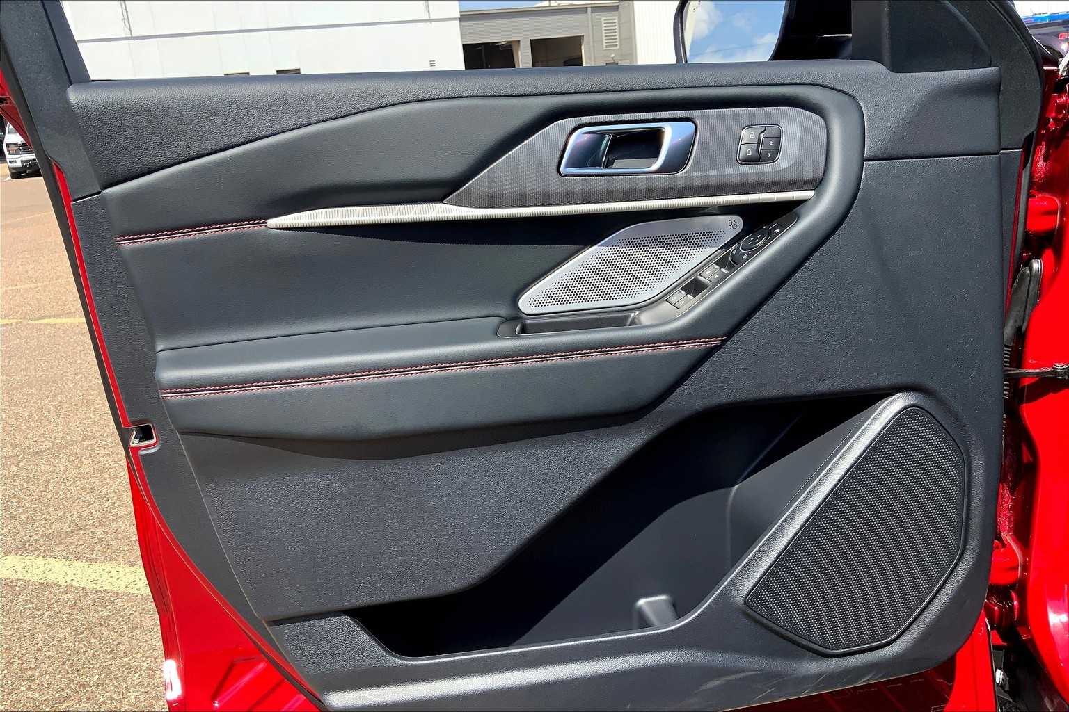 2025 Ford Explorer ST photo 10