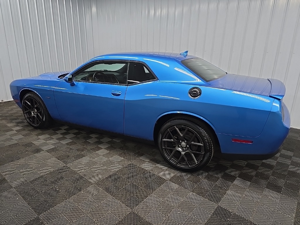 2016 Dodge Challenger SXT Plus photo 4