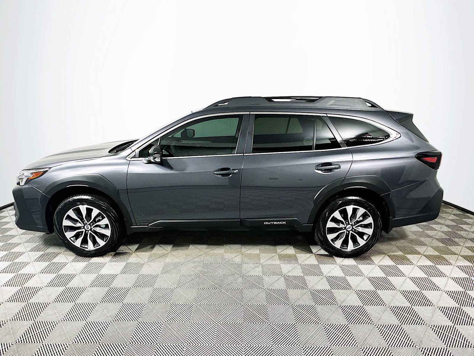 2025 Subaru Outback Limited photo 4