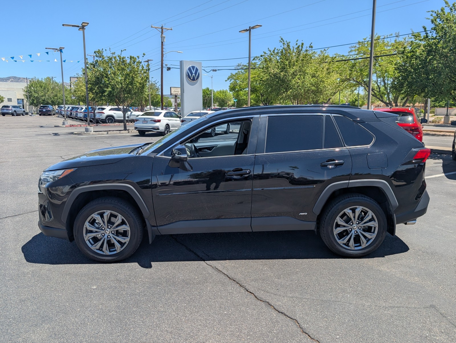 Used 2022 Midnight Black Metallic Toyota Hybrid XLE Premium image 9