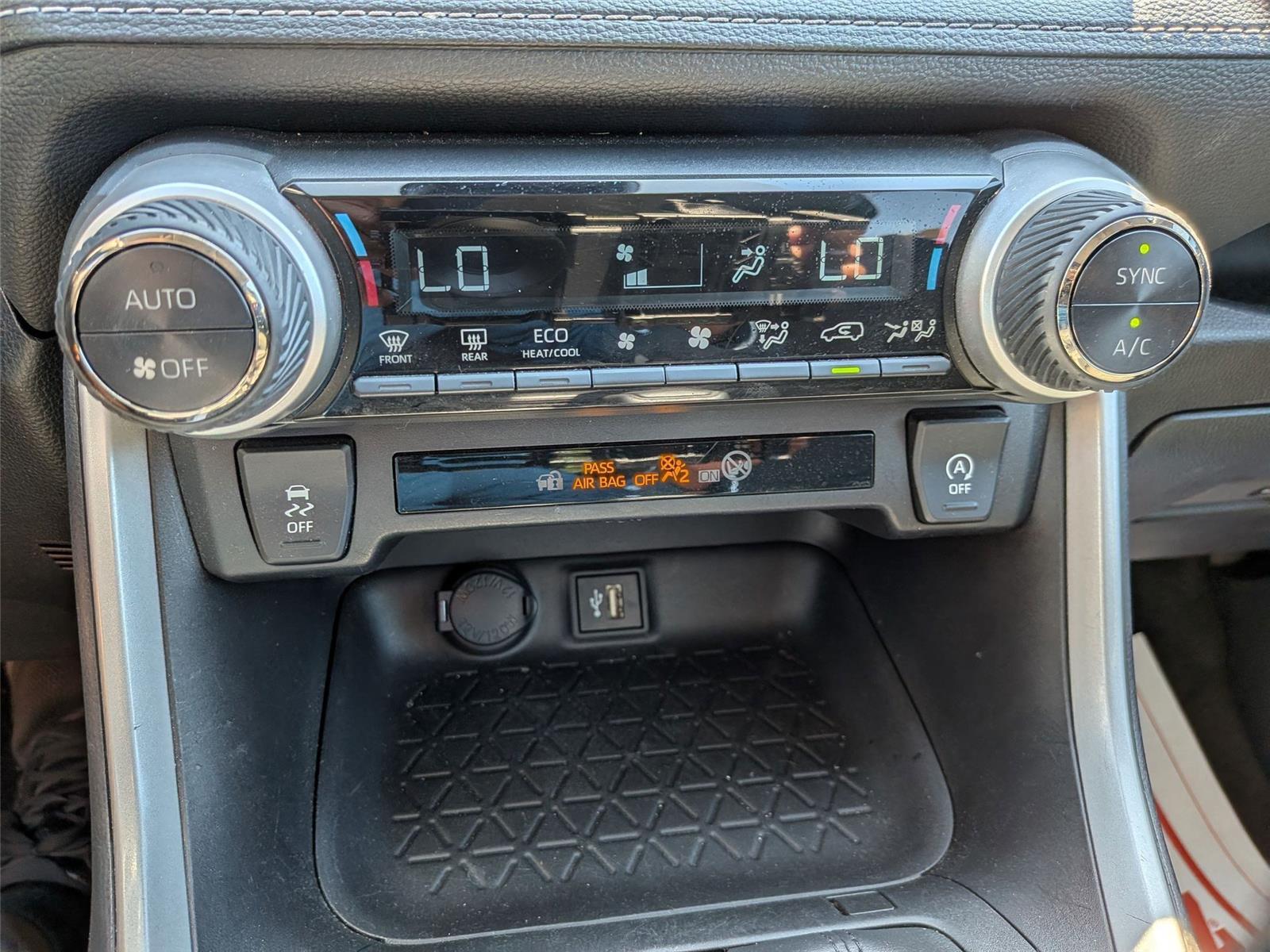 2023 Toyota RAV4 XLE photo 18