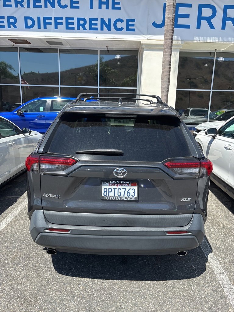 2020 Toyota RAV4 XLE photo 4