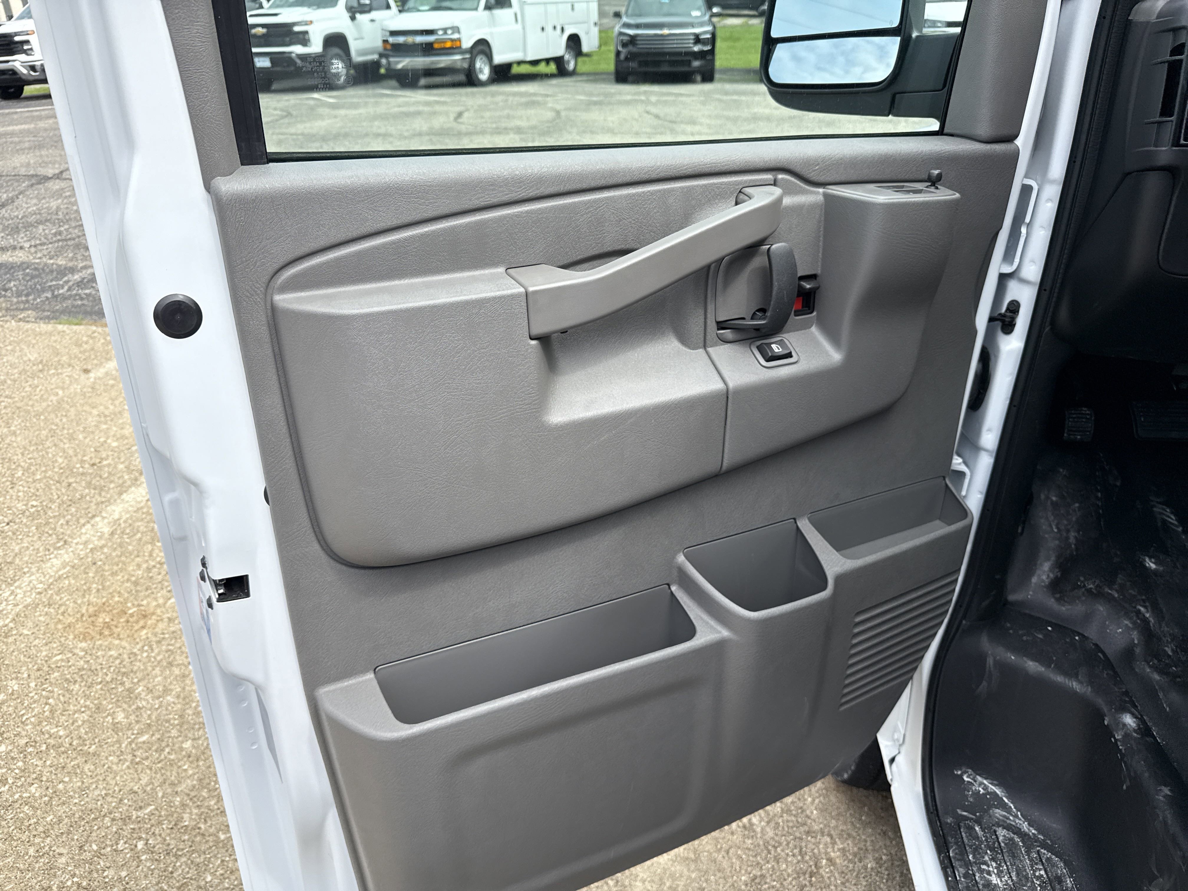 2025 Chevrolet Express Passenger 3500 photo 3