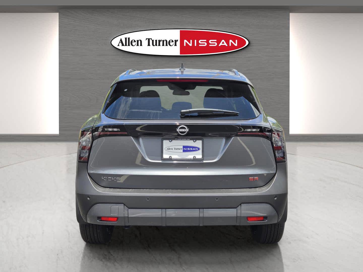 2025 Nissan Kicks SR photo 4